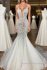 Luxurious Spaghetti Strap Plugging V neck White Sleeveless Mermaid Hollow Wedding Dresses